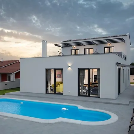 فيلة Perle بولا