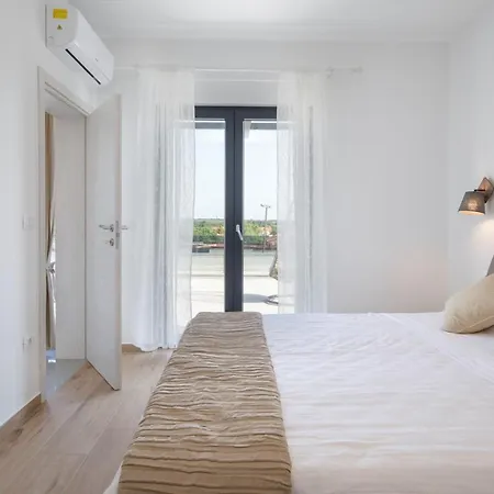 ヴィラ Perle プーラ